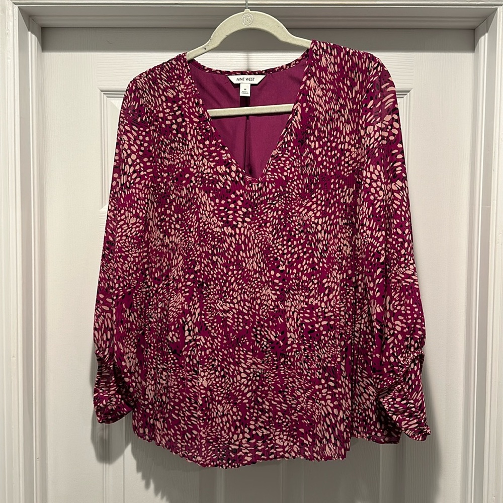 Nine West women’s burgundy blouse - size M